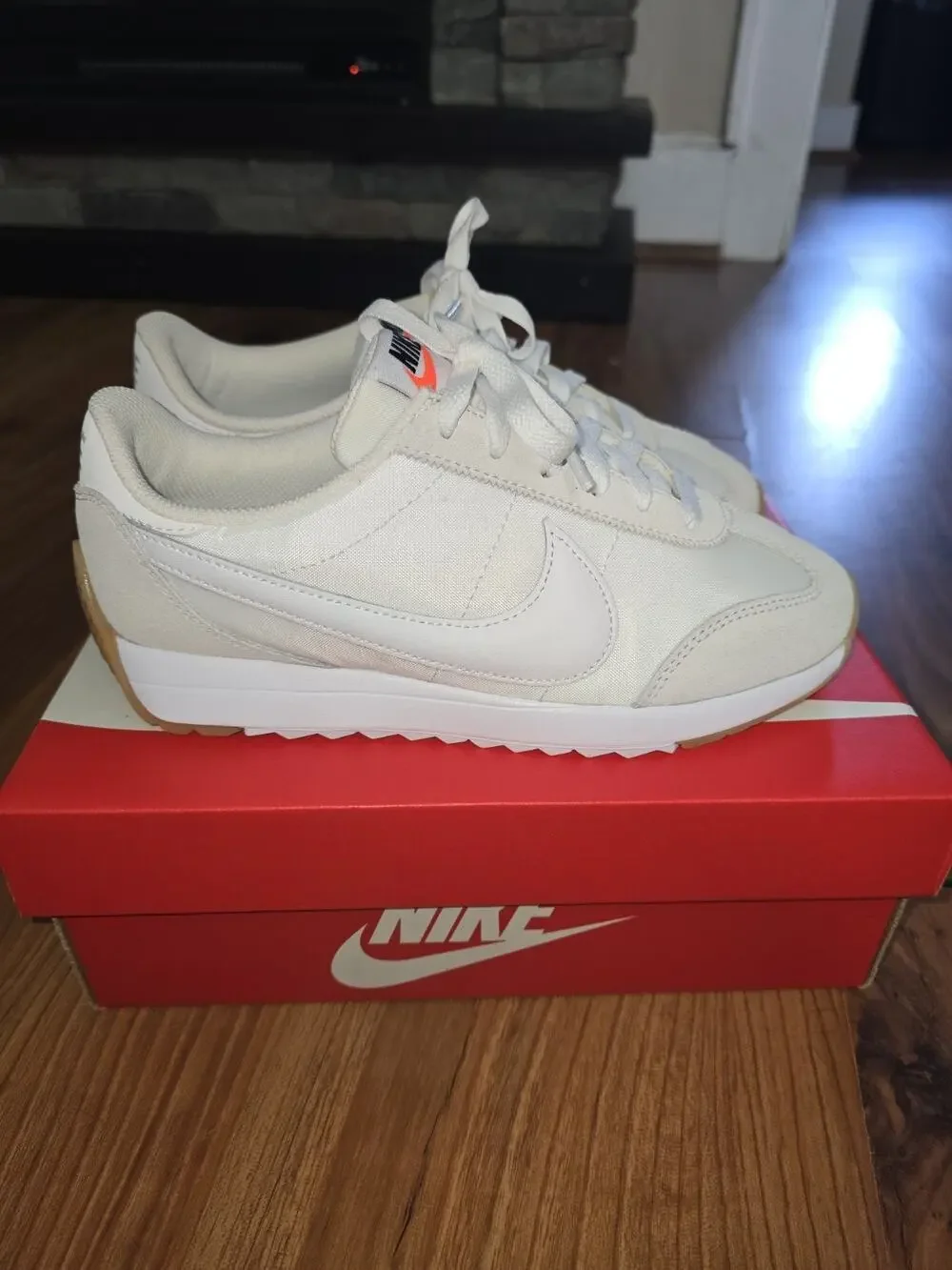 Size 6.5 - Nike Pacific White Gum W